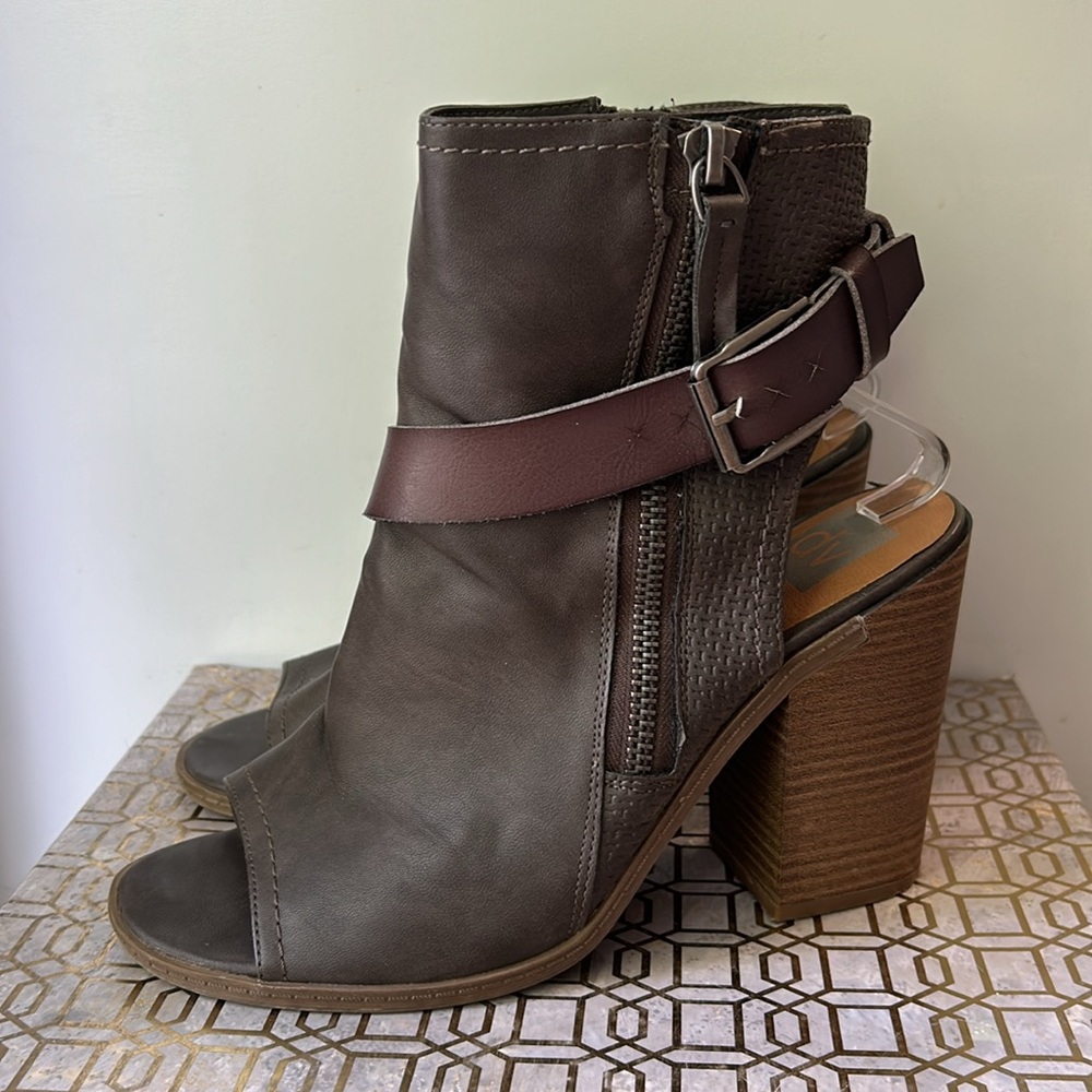 DV by Dolce Vita Teisha Grey Buckle Peep Toe Ankle Booties Women's size 10